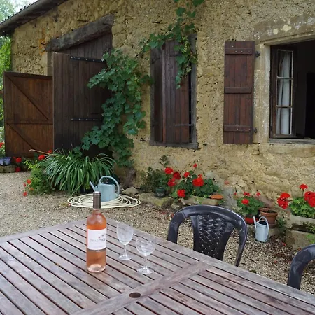 Detached With Swimming Pool, 3 Bedrooms *