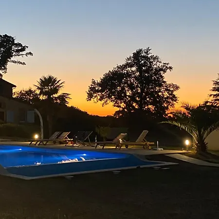 Detached With Swimming Pool, 3 Bedrooms *